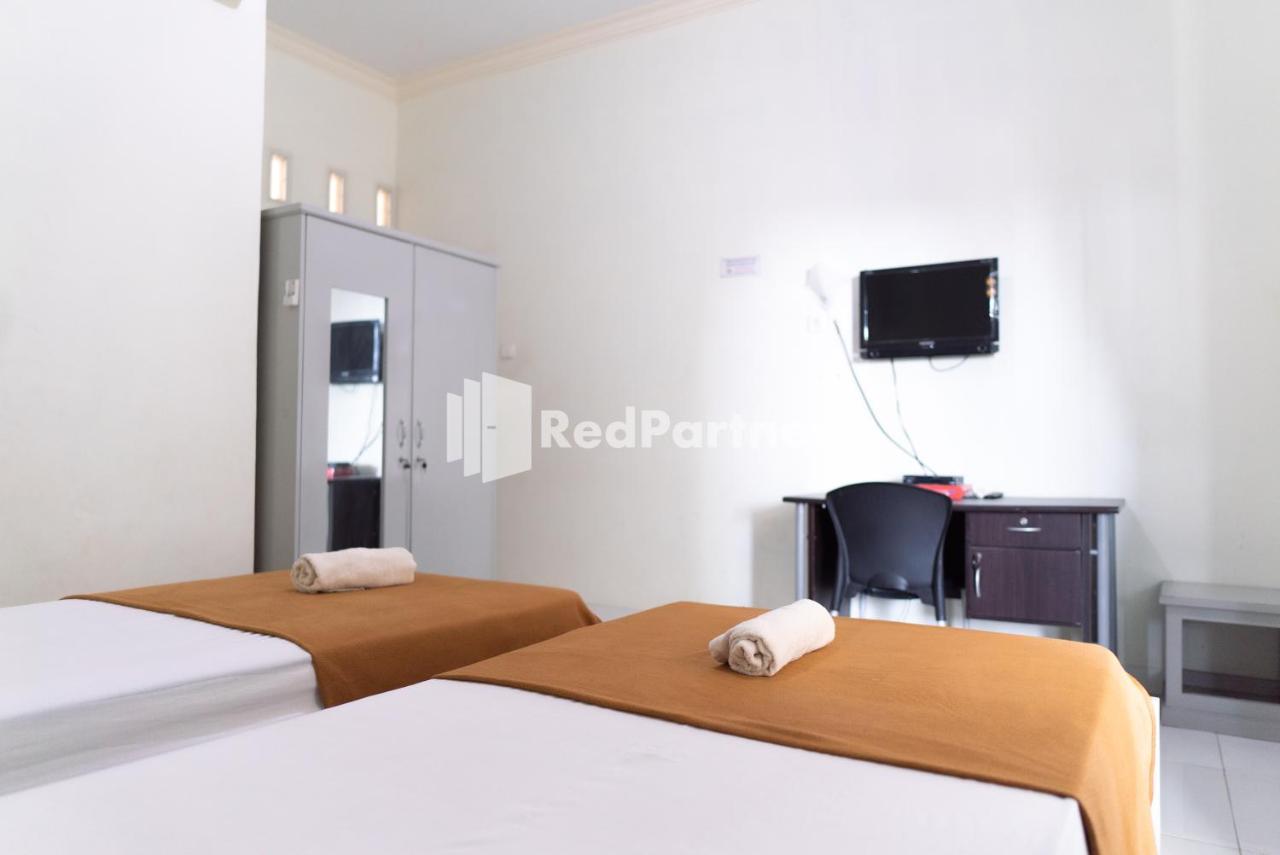 Wisma Aini Syariah Mitra Reddoorz Bandar Lampung Exterior photo